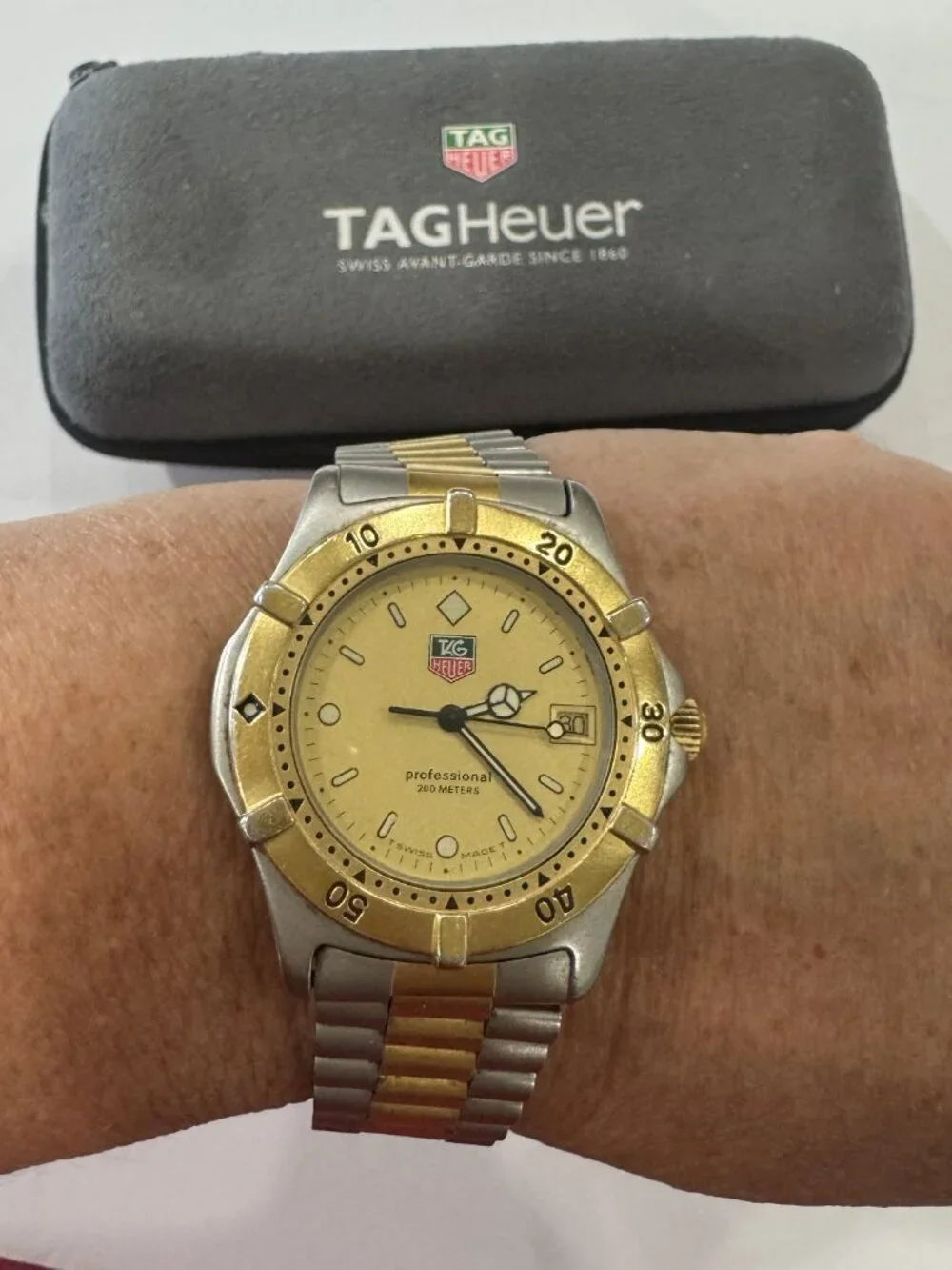 TAG Heuer 964.006-2 Professional 2000 200M Gold Dial Quartz Men's